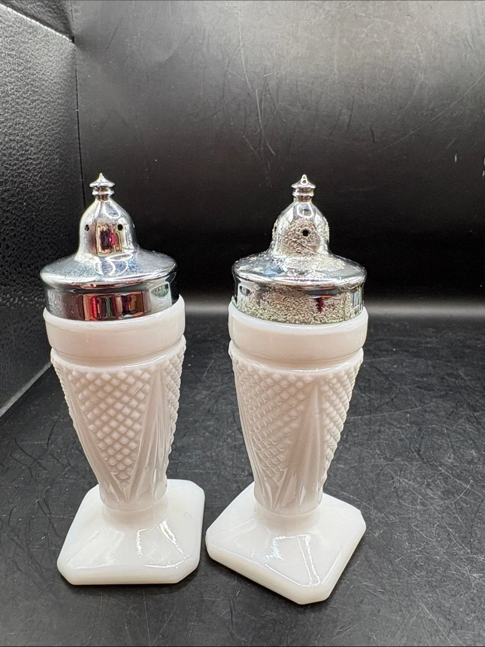 VINTAGE LE Smith Milk Glass Diamond Dart Pattern Salt and Pepper Shakers